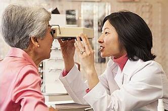 母女仨同患青光眼，家族筛查很有必要
