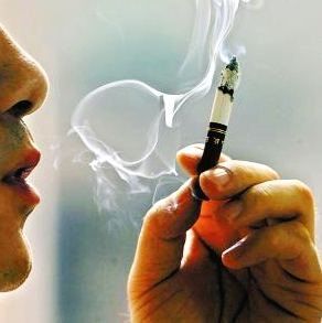 丢掉吧，吸烟也会引发白内障！