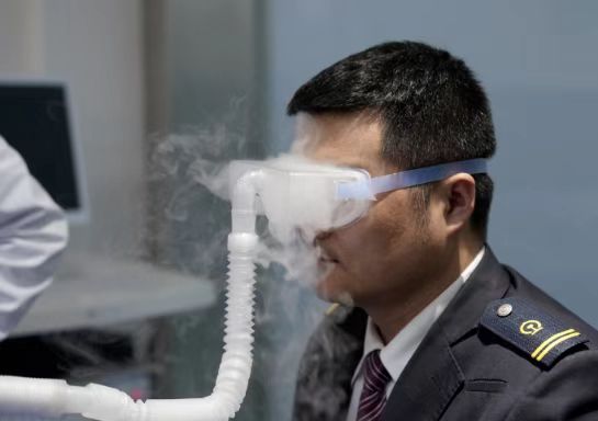 郑州普瑞眼科医院党支部联合郑州机务段工会走进郑州东站