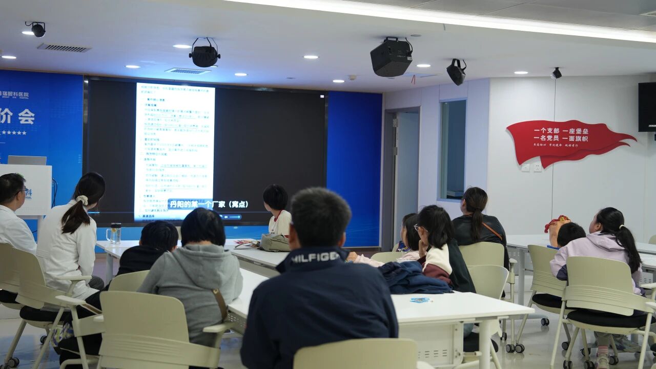 依视路星趣控2.0正式落户郑州普瑞眼科医院！