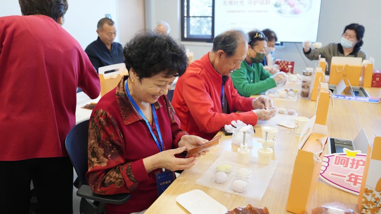 当冰皮月饼遇上眼健康检查，普瑞眼科这场活动甜度满分！