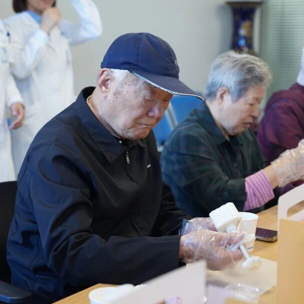 当冰皮月饼遇上眼健康检查，普瑞眼科这场活动甜度满分！