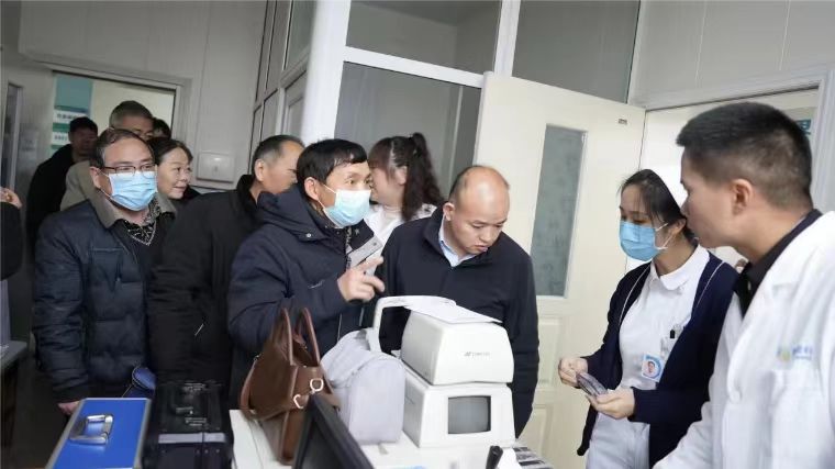 明亮工程”公益活动在新郑市辛店镇温暖启动