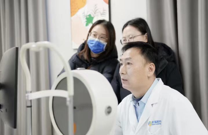  别再问春天能不能做近视手术了！现在就是好时机！